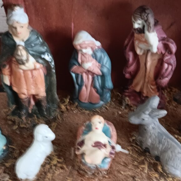 Vintage 10 Piece Nativity Set - Picture 3 of 6
